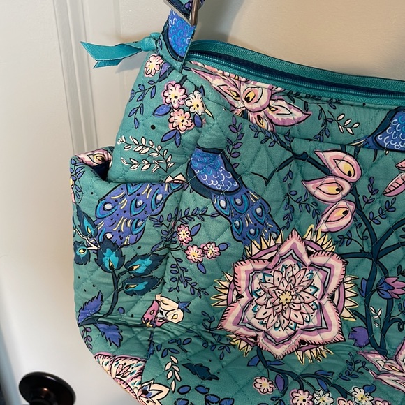 Vera Bradley large crossbody - Picture 9 of 9